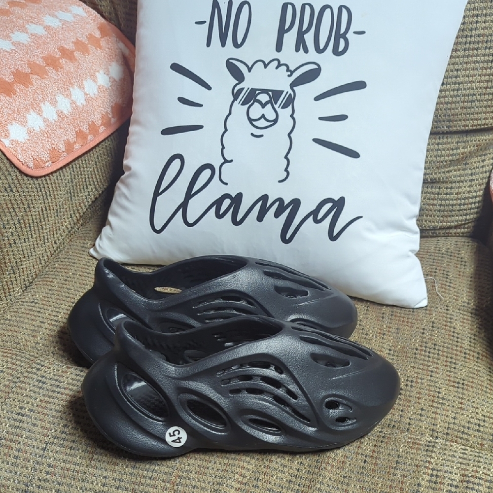 Men's Black Slip-On Shoes Nwot